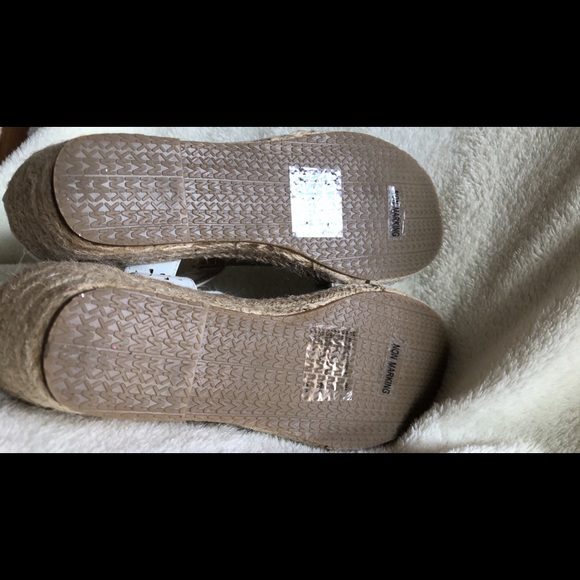 NWOB Michael Kors sandals - Picture 4 of 7